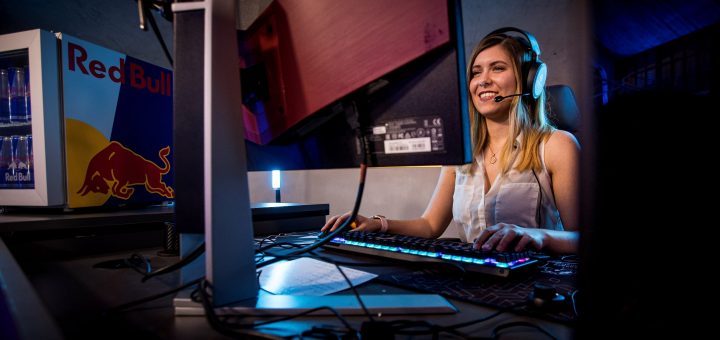 Red Bull Campus Clutch